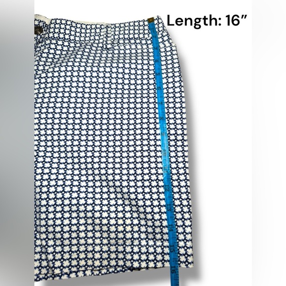 Land's End Fit 2  Bermuda Golf Shorts Geometric White & Blue Style Size 14 EUC - Picture 11 of 11